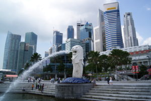 Wikimedia Commons: Merlion and the Singapore Skyline