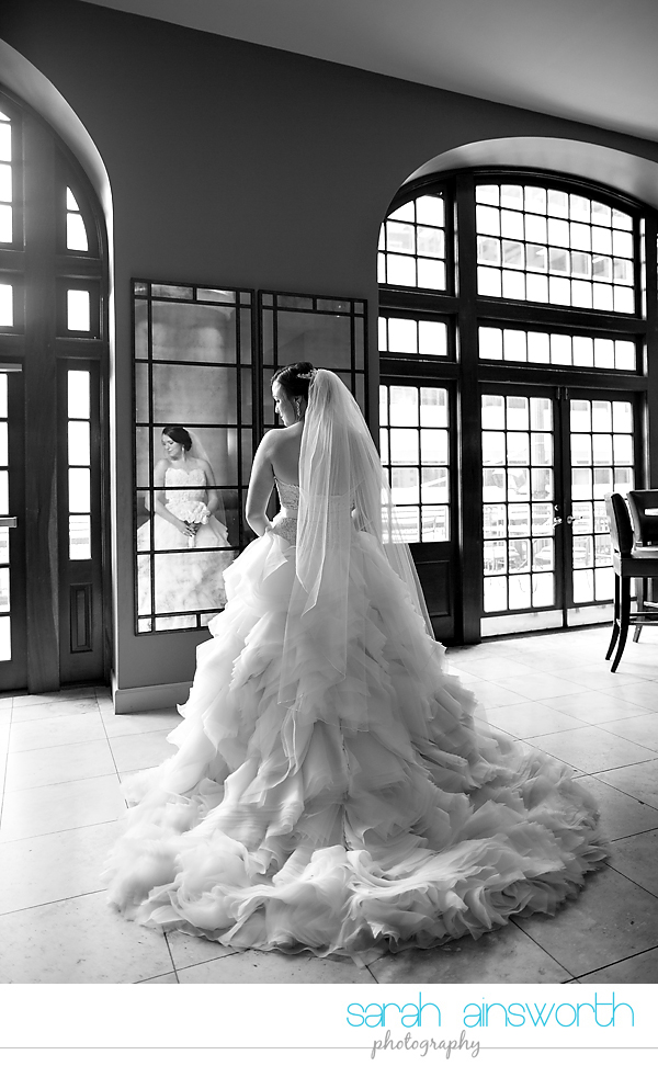 houston-wedding-photographer-crystal-ballroom-wedding-bridal-pictures-rice-hotel-annie011