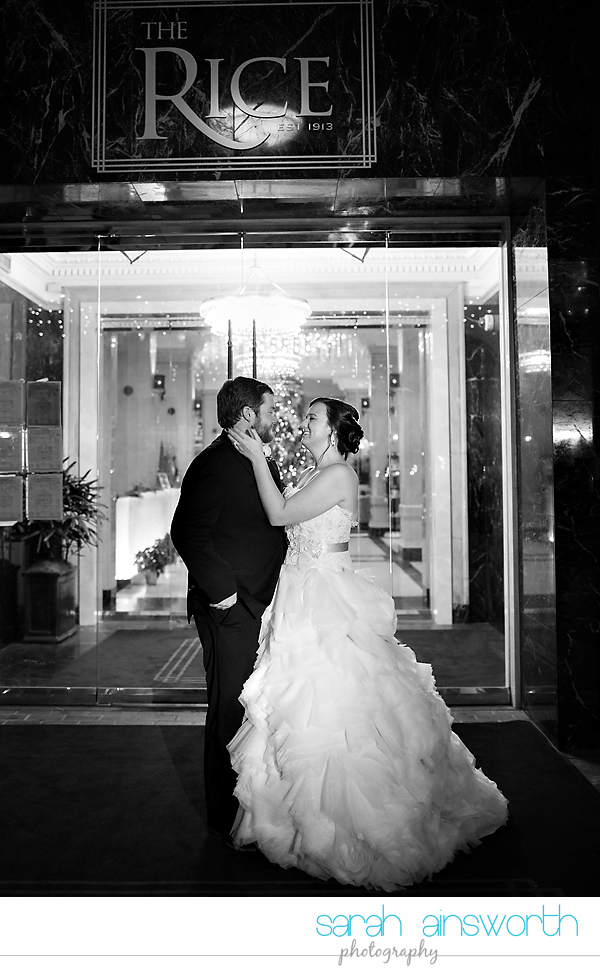 houston-wedding-photographer-crystal-ballroom-wedding-rice-hotel-annie-brad68