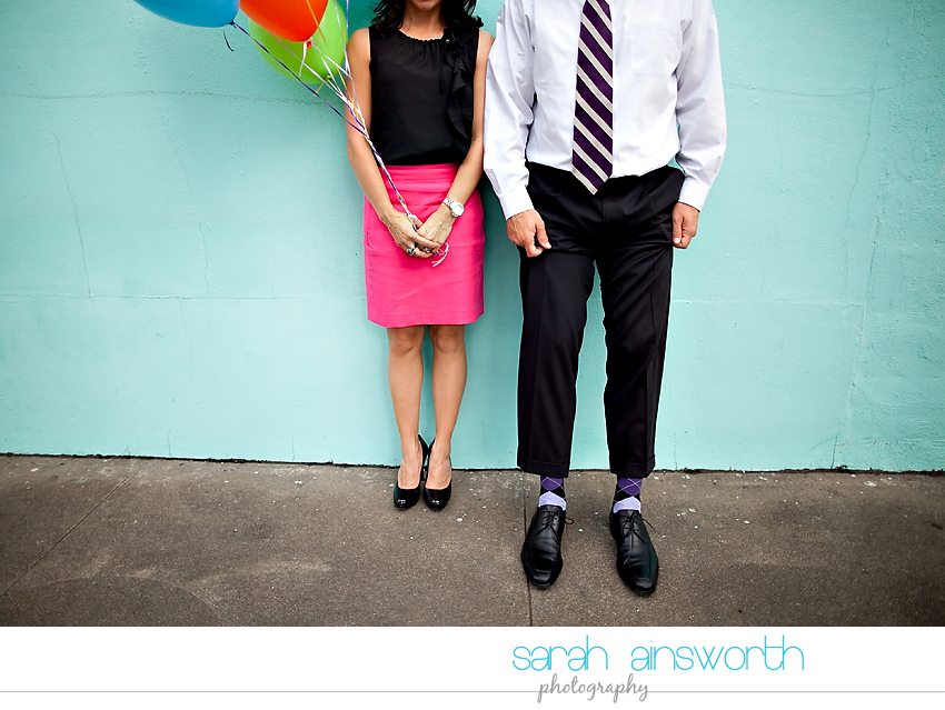 heights-couples-shoot-anniversary-shoot-colorful-balloons-menil-collection-veronica-patrick19