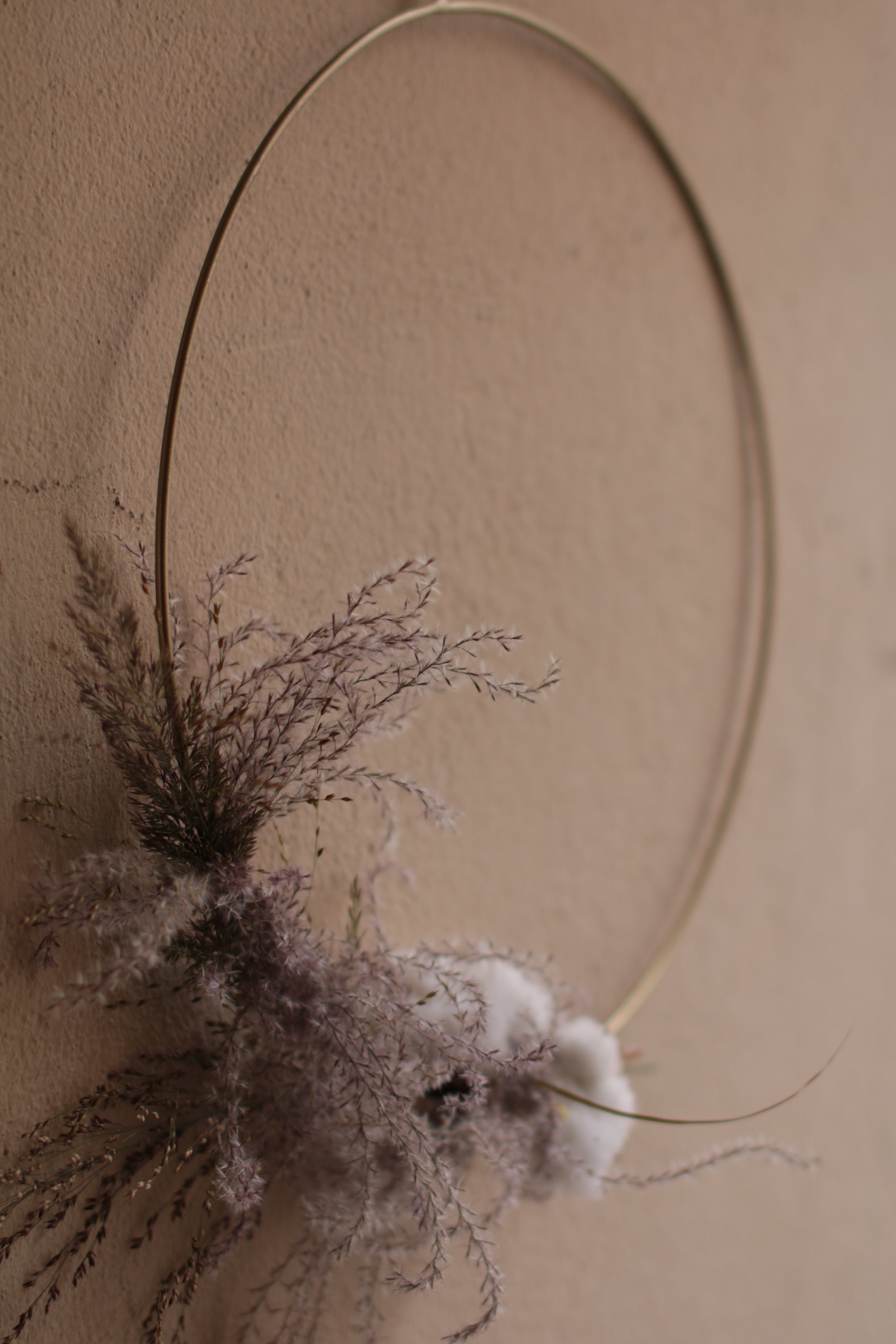 Pampa heinä/pampas grassa, cotton, dried flower, modern wreath