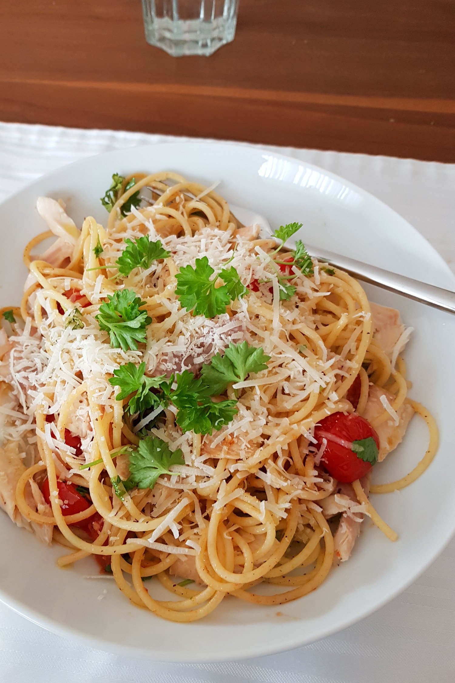 Spaghetti mit Tomaten und Räucherfisch — butter &amp; brösel