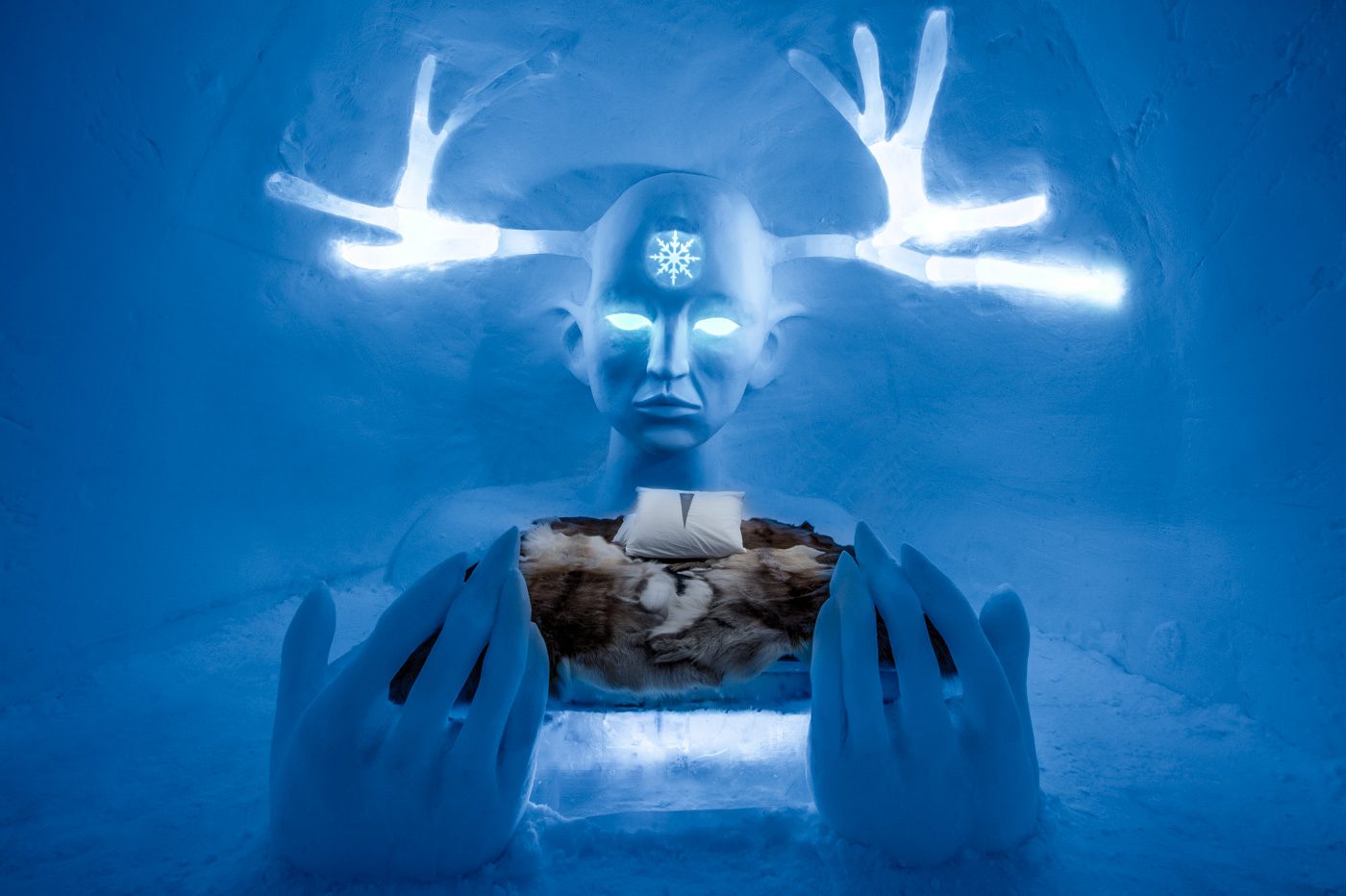art-suite-queen-of-the-north-icehotel-28-1400x932