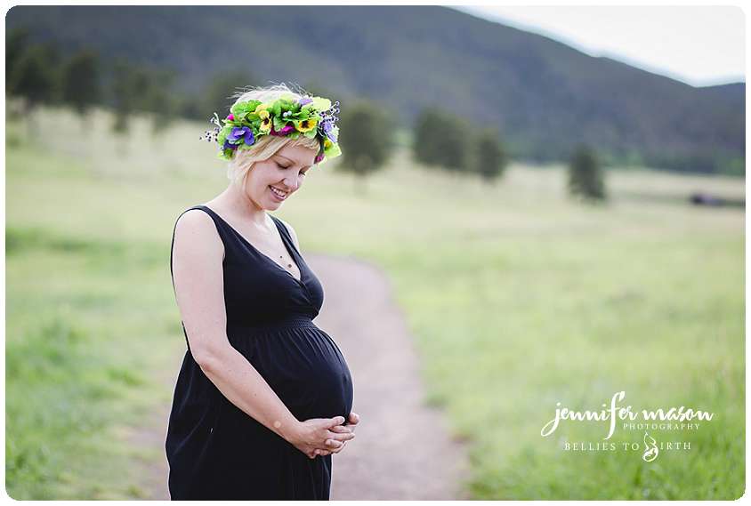 Jen is such a beautiful mama and I am so excited to share these maternity photos from her session. 