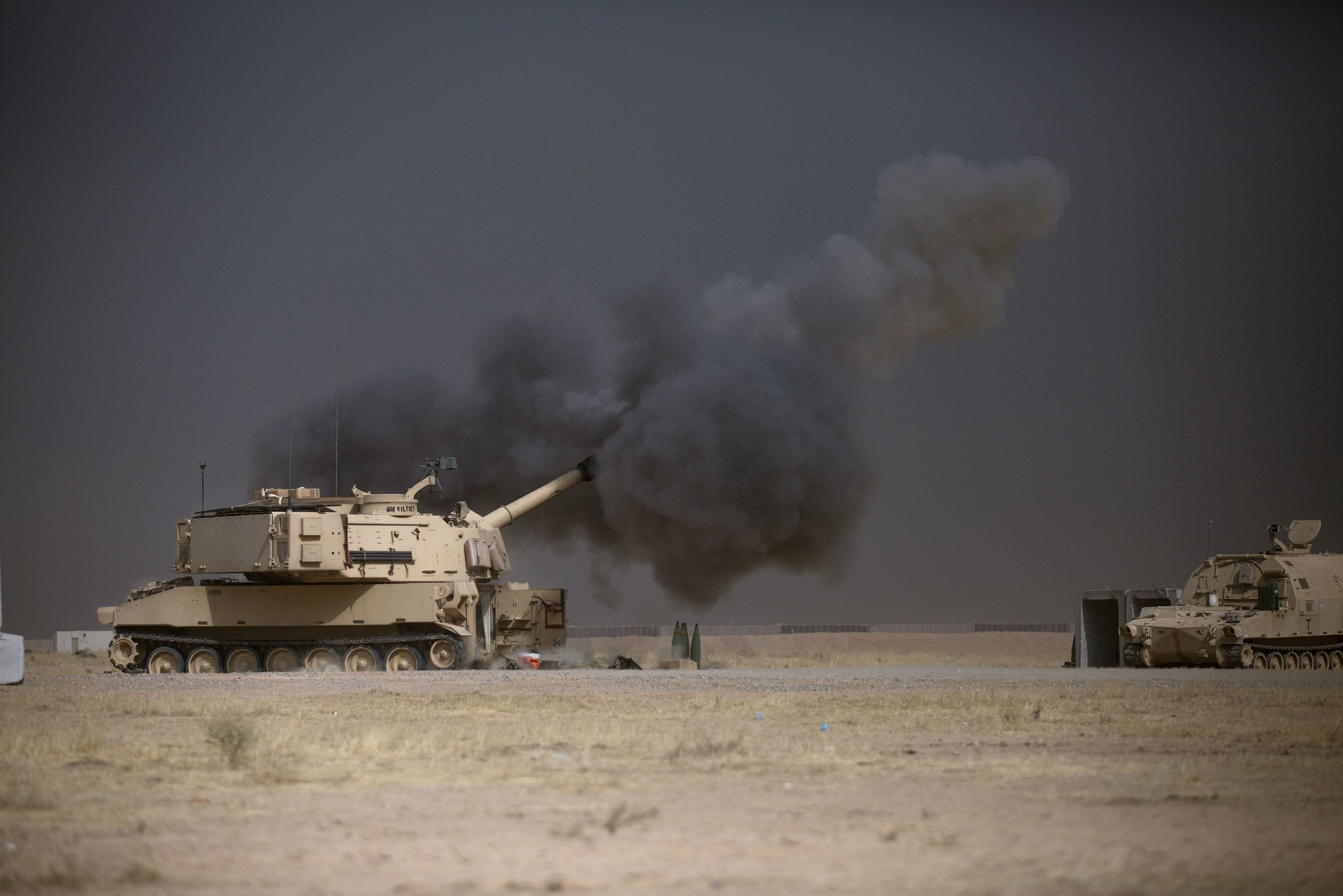 A U.S. Army M109A6 Paladin conducts a fire mission at Qayyarah West, Iraq, in support of the Iraqi security forces’ push toward Mosul, Oct. 17, 2016. (U.S. Army photo by Spc. Christopher Brecht)