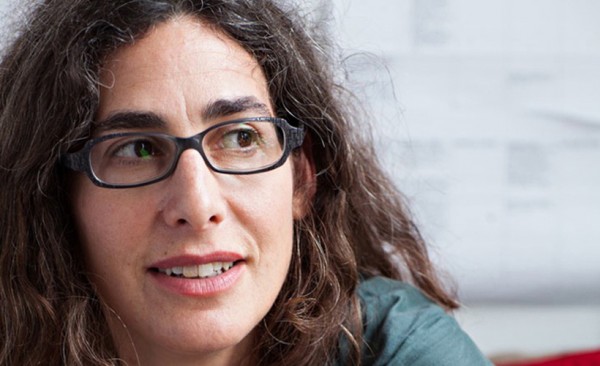 Questioning the ≠accuracy of every bit of information she is given Ö Sarah Koenig