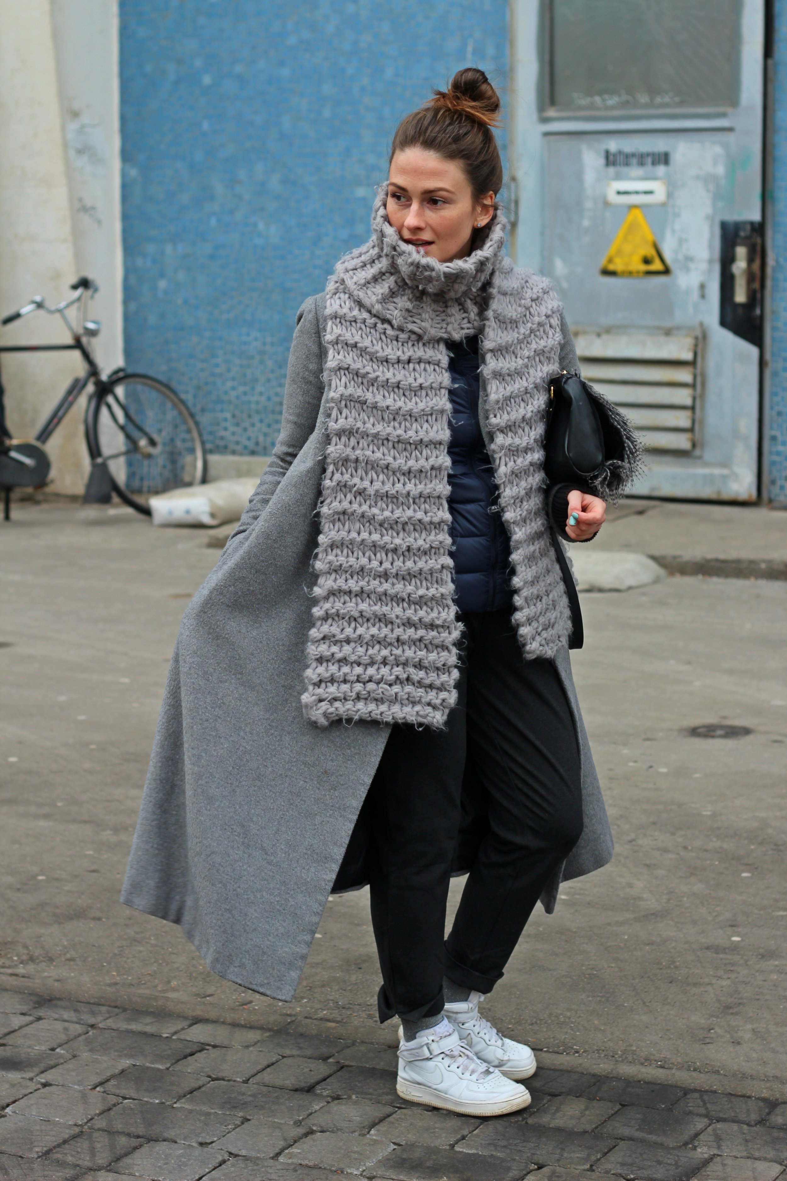 annaporter-grey-coat-fashion-trade-show