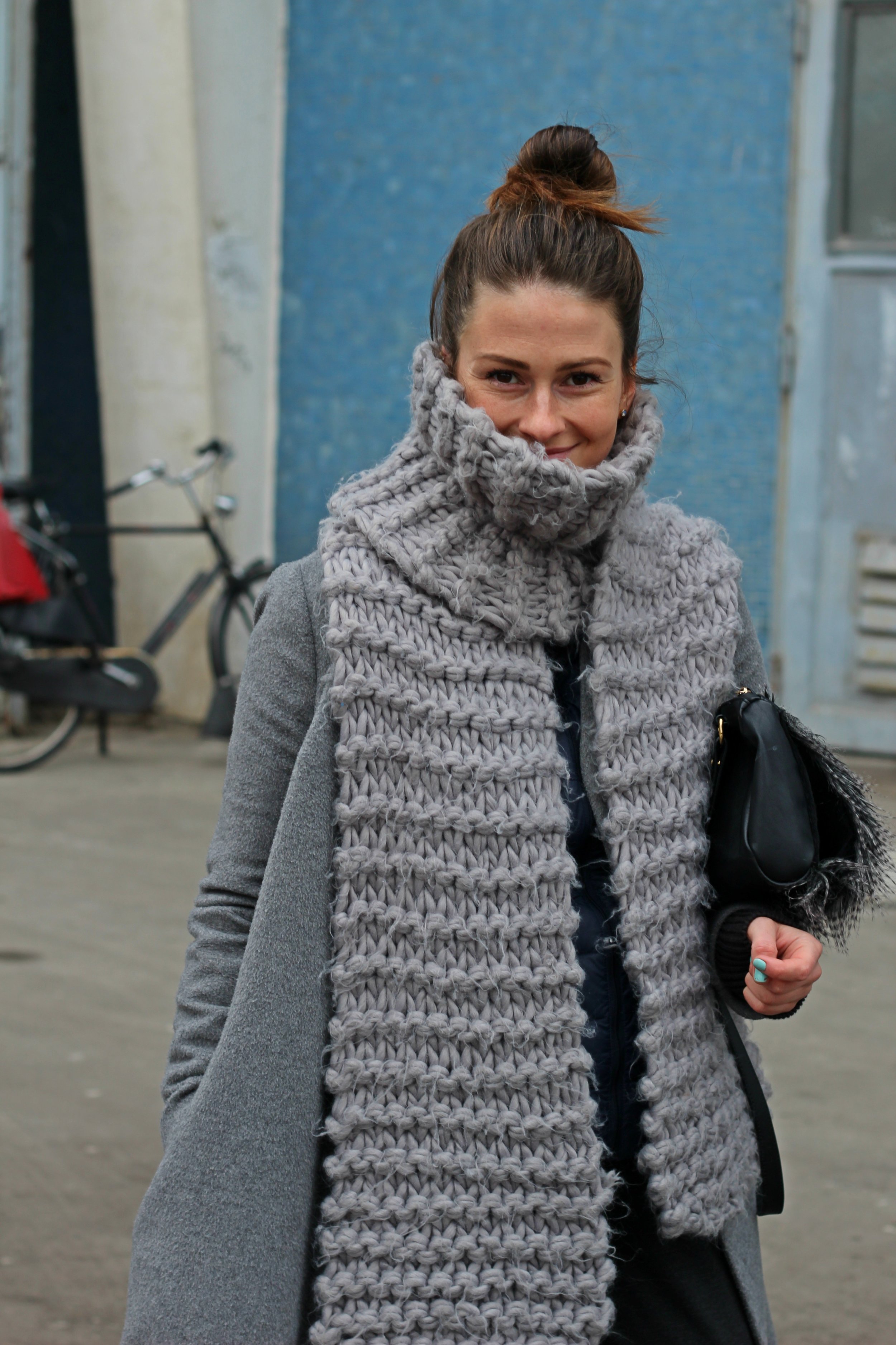 annaporter-grey-coat-berlin-look-trade-show