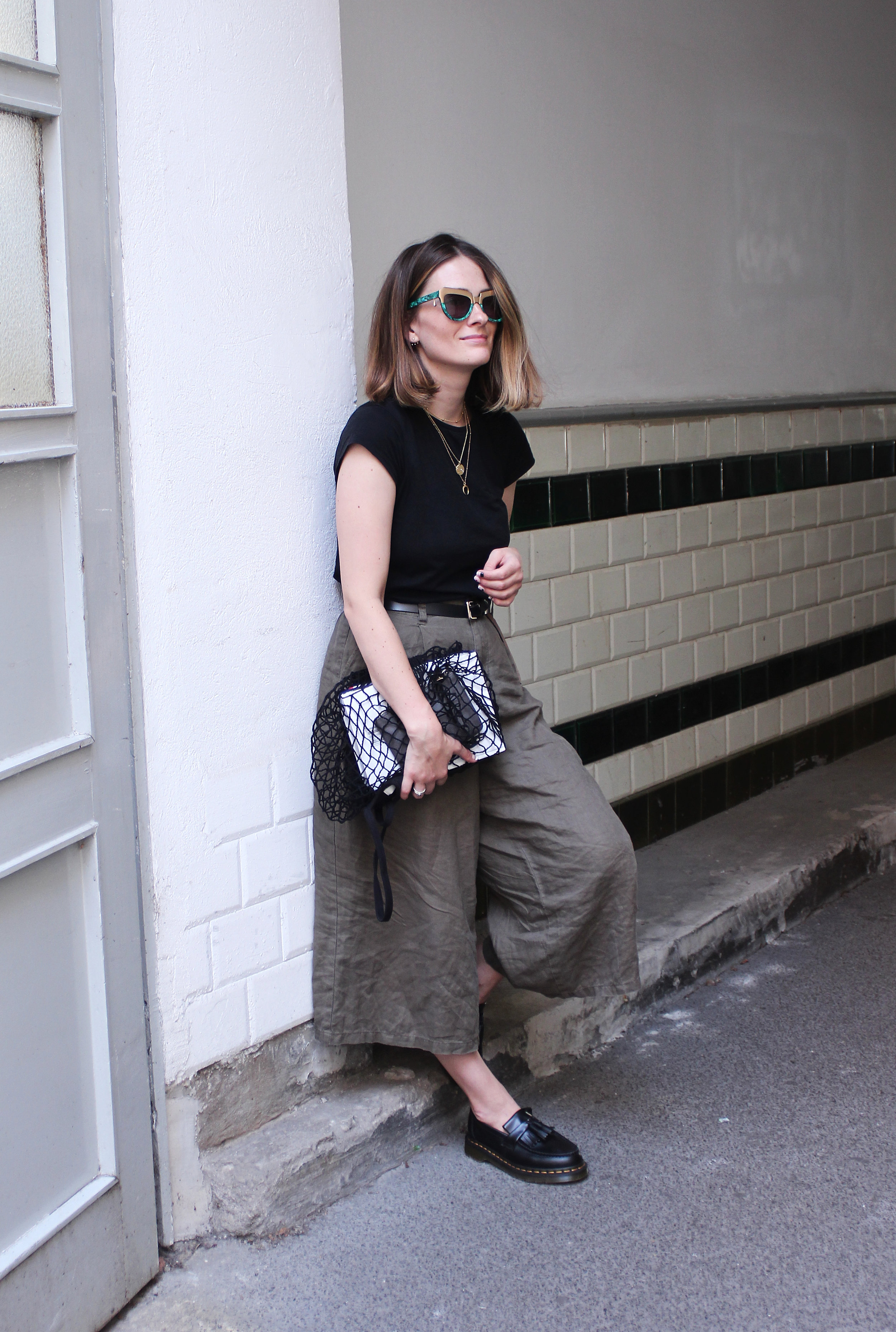 annaporter-khaki-culottes-martens-loafers-fashion-blogger-outfit