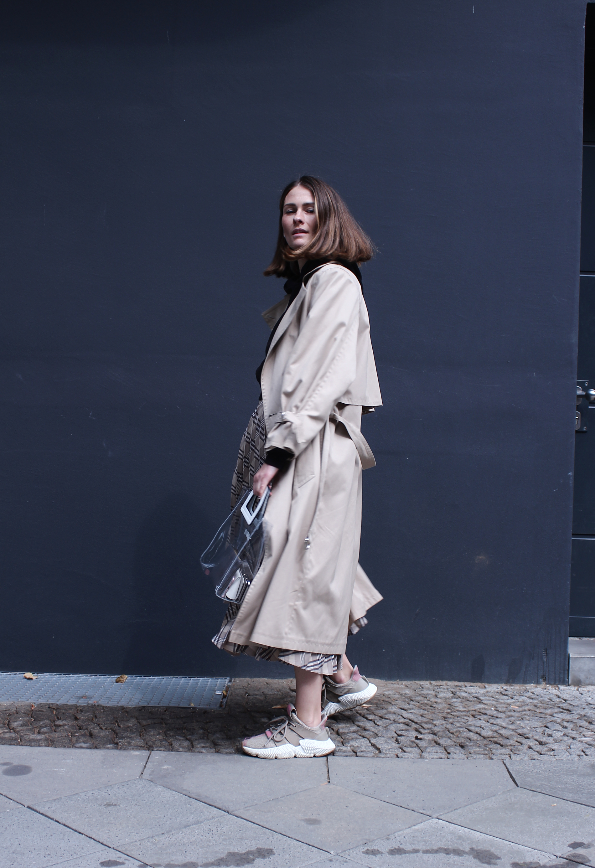 annaporter-trench-fashionblogger-personal-style-pleatedskirt