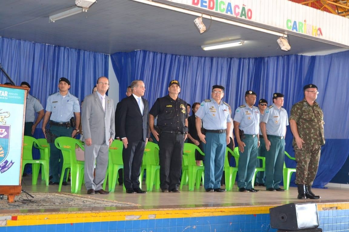 Deputado Barbosinha comemora formatura de novos cabos da Polícia Militar. Foto: Assessoria