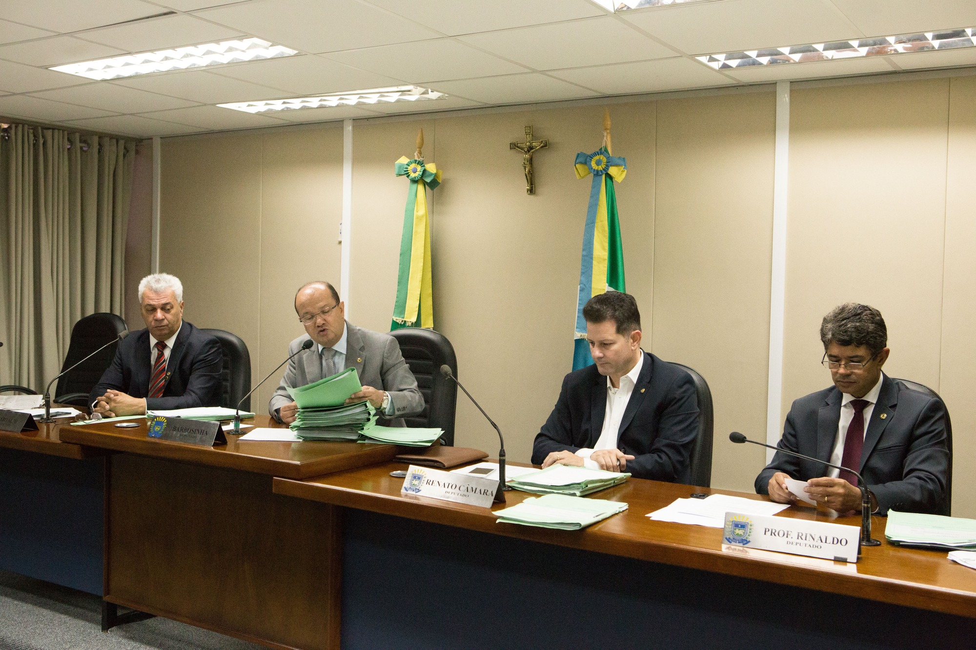 CCJR emite pareceres favoráveis a seis projetos e um pela manutenção de veto. Fotos: João Garrigó