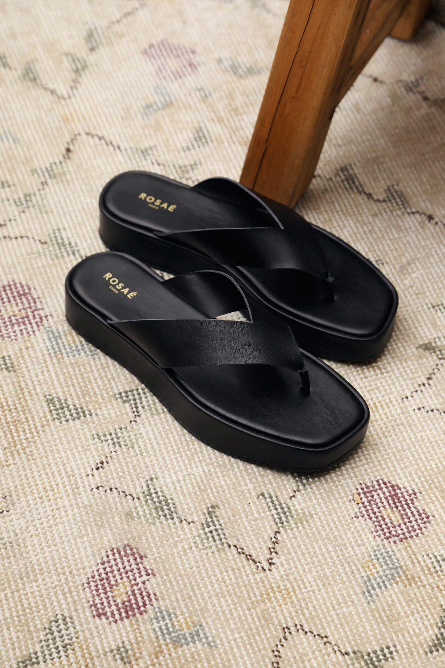 Les Isidore - The Leather Chunky Plateform Flip Flops with So Much Flair — Rosae Paris