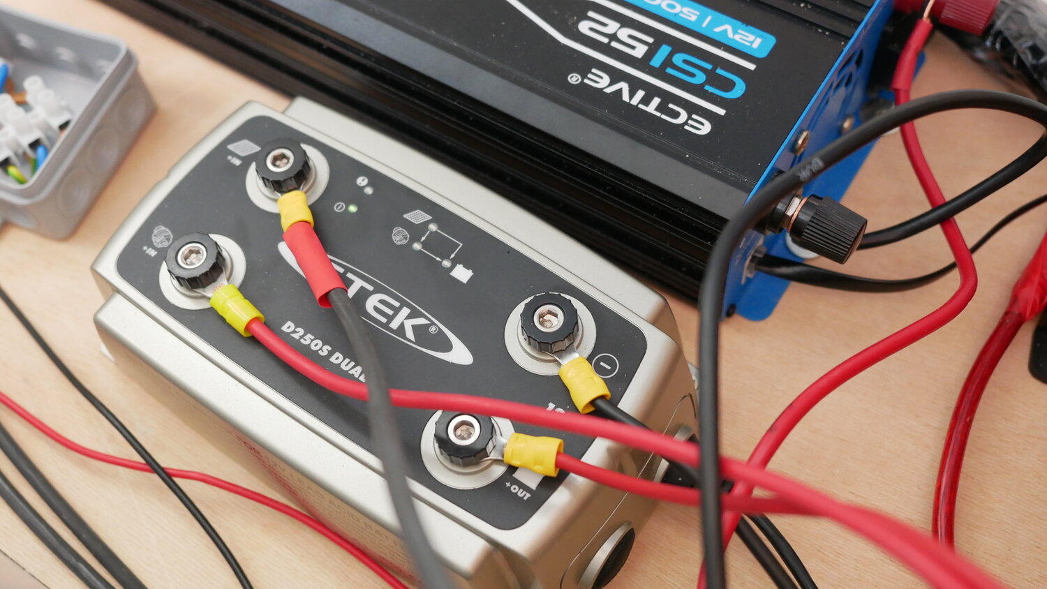 Zweitbatterie-Kit für LiFePo4 Batterie Ladegerät, Landstrom + Wechselrichter