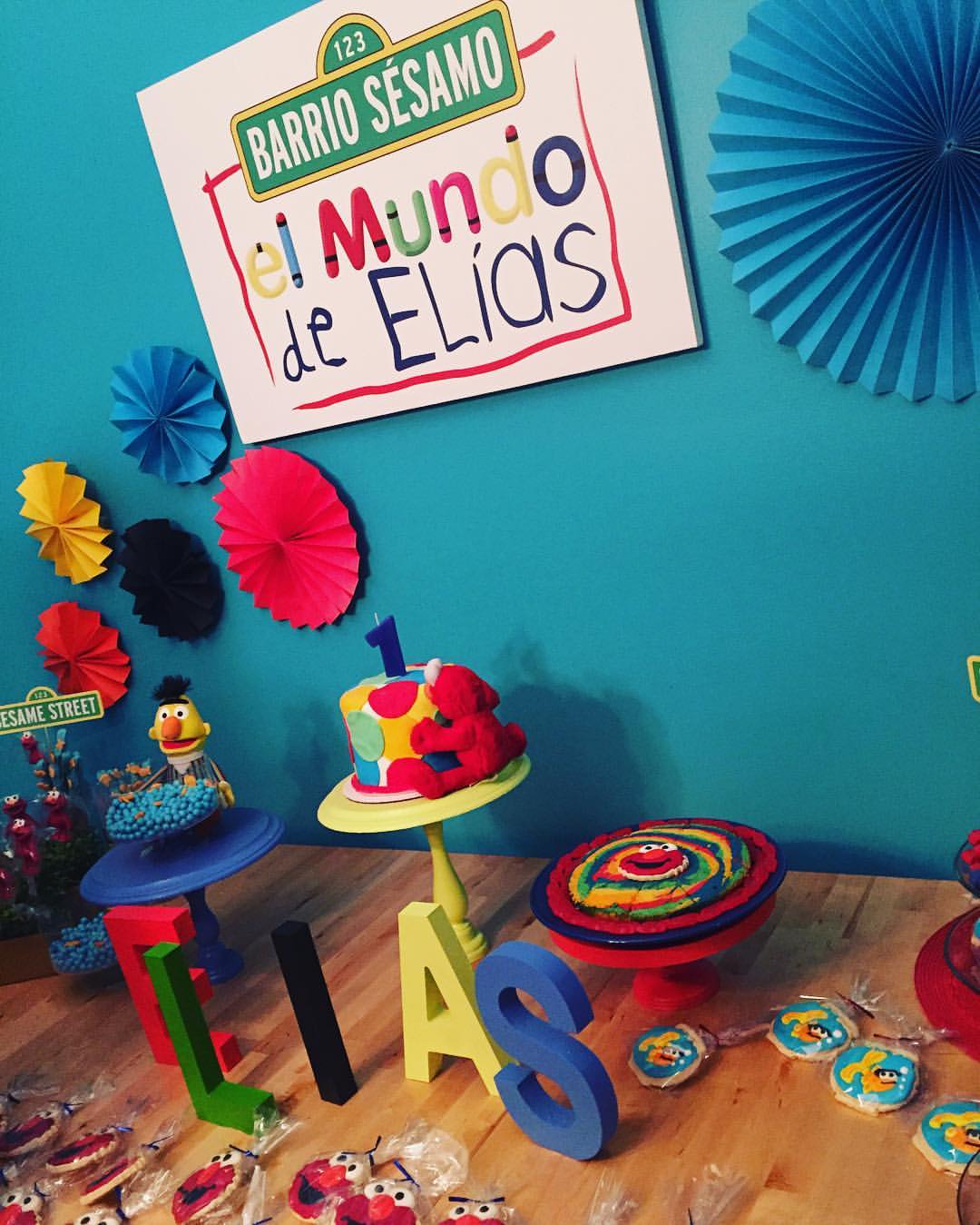 Awesome El Mundo de Elías birthday sign made by Nico