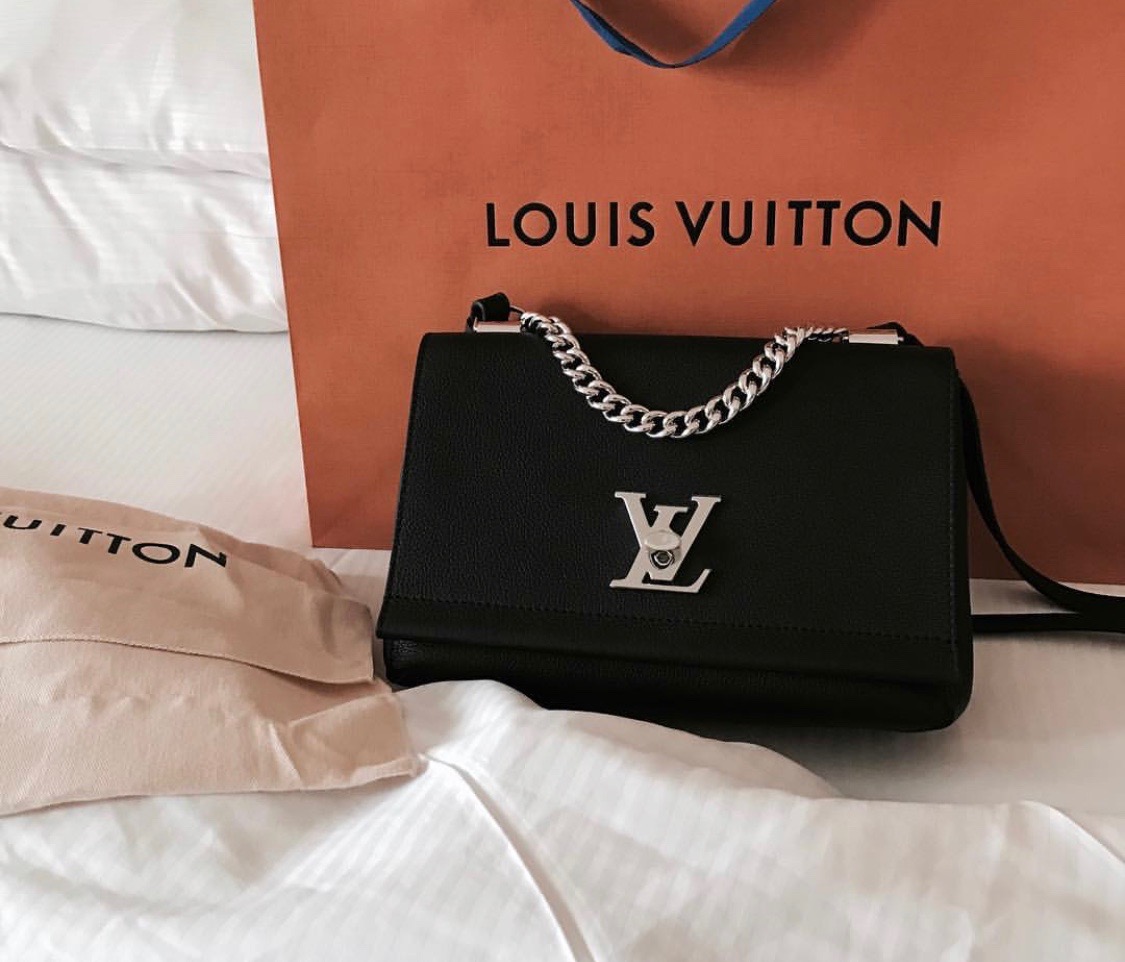 LOUIS VUITTON Lock Me II BB Chain Hand Bag Noir Taurillon Clemence