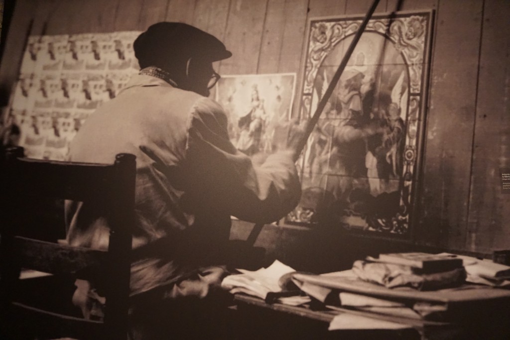 Antonio Kiernam Flores in painting workshop of the Ceramica Santa Ana Factory 1961