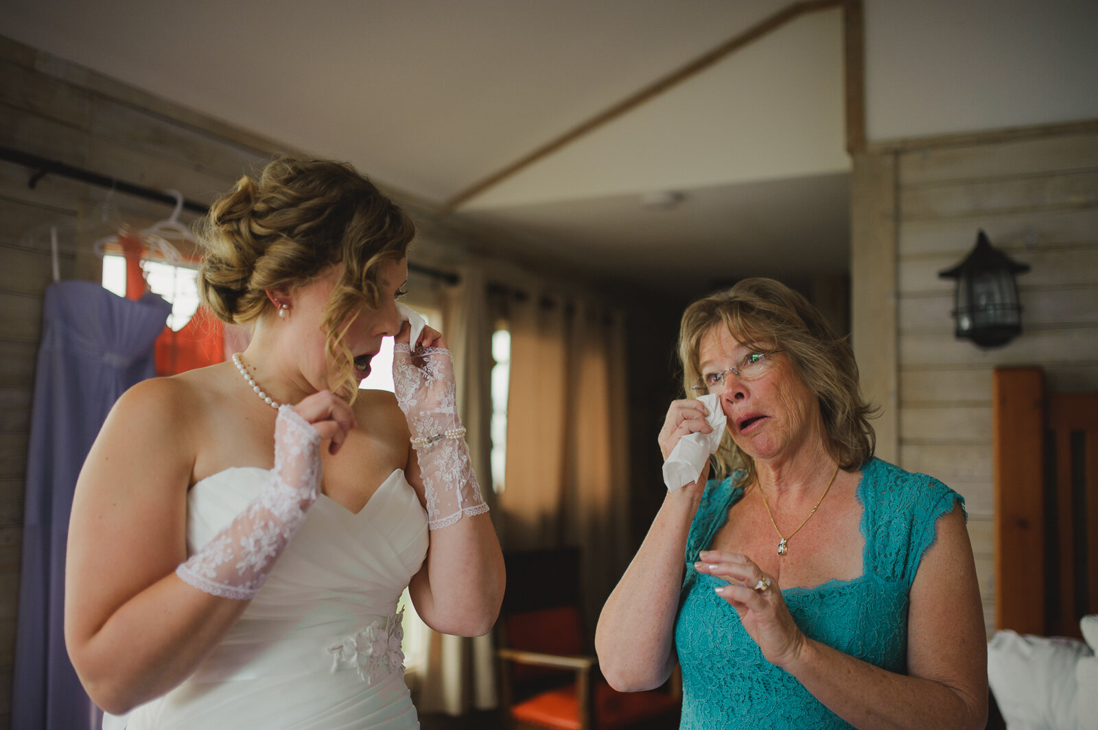 bride-mother-getting-ready-crying