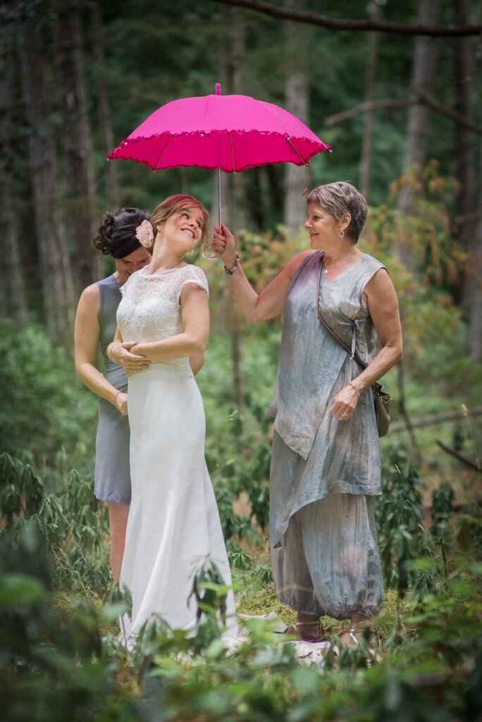 bride-getting-ready-in-forest-with-parasol