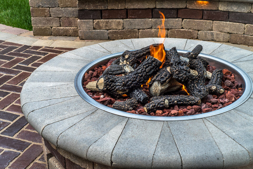 Gas or Wood Burning Outdoor Fireplace for Your Bexley, OH, Backyard?