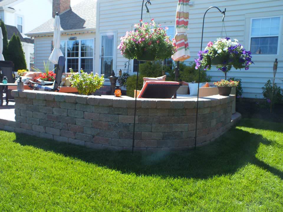 Why You Should Consider a Retaining Wall as Part of Your Upper Arlington, OH, Landscaping Project