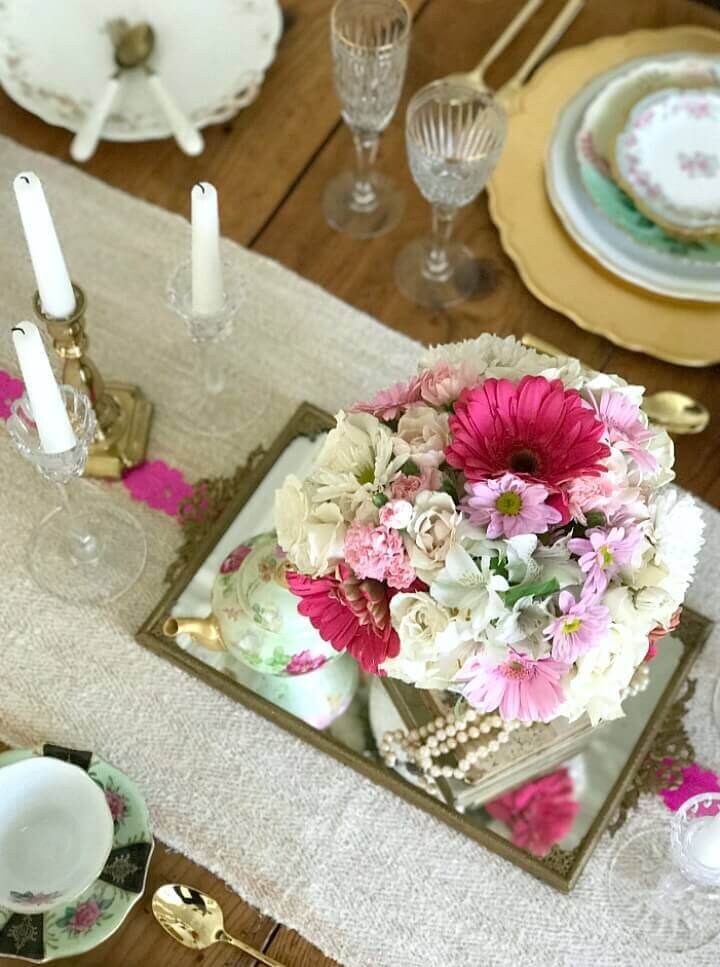 Valentines Day with friends table http://mysoulfulhome.com