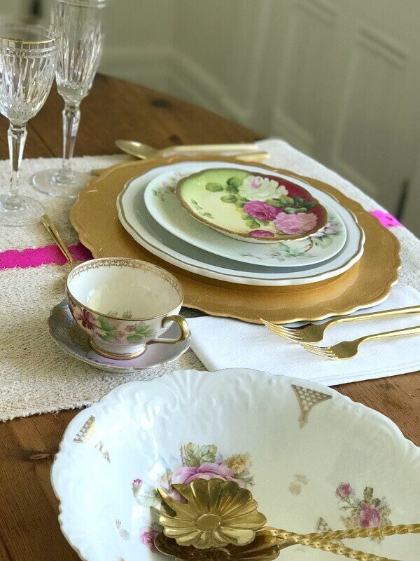 Valentines Day pretty place setting http://mysoulfulhome.com