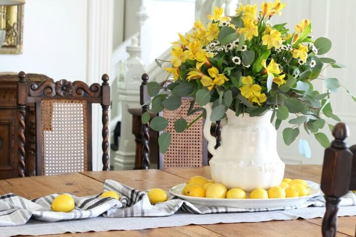 Floral lemon centerpiece http://mysoulfulhome.com