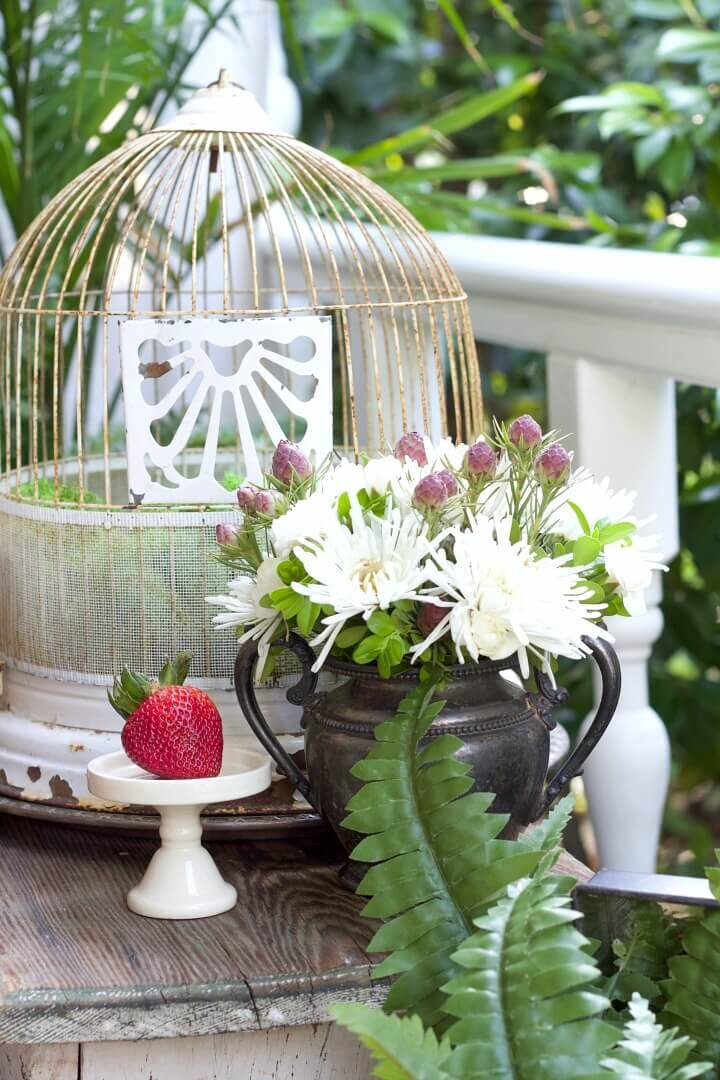 Vintage bird cage pop of color http://mysoulfulhome.com