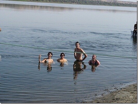 swimming-in-the-nile-aswan