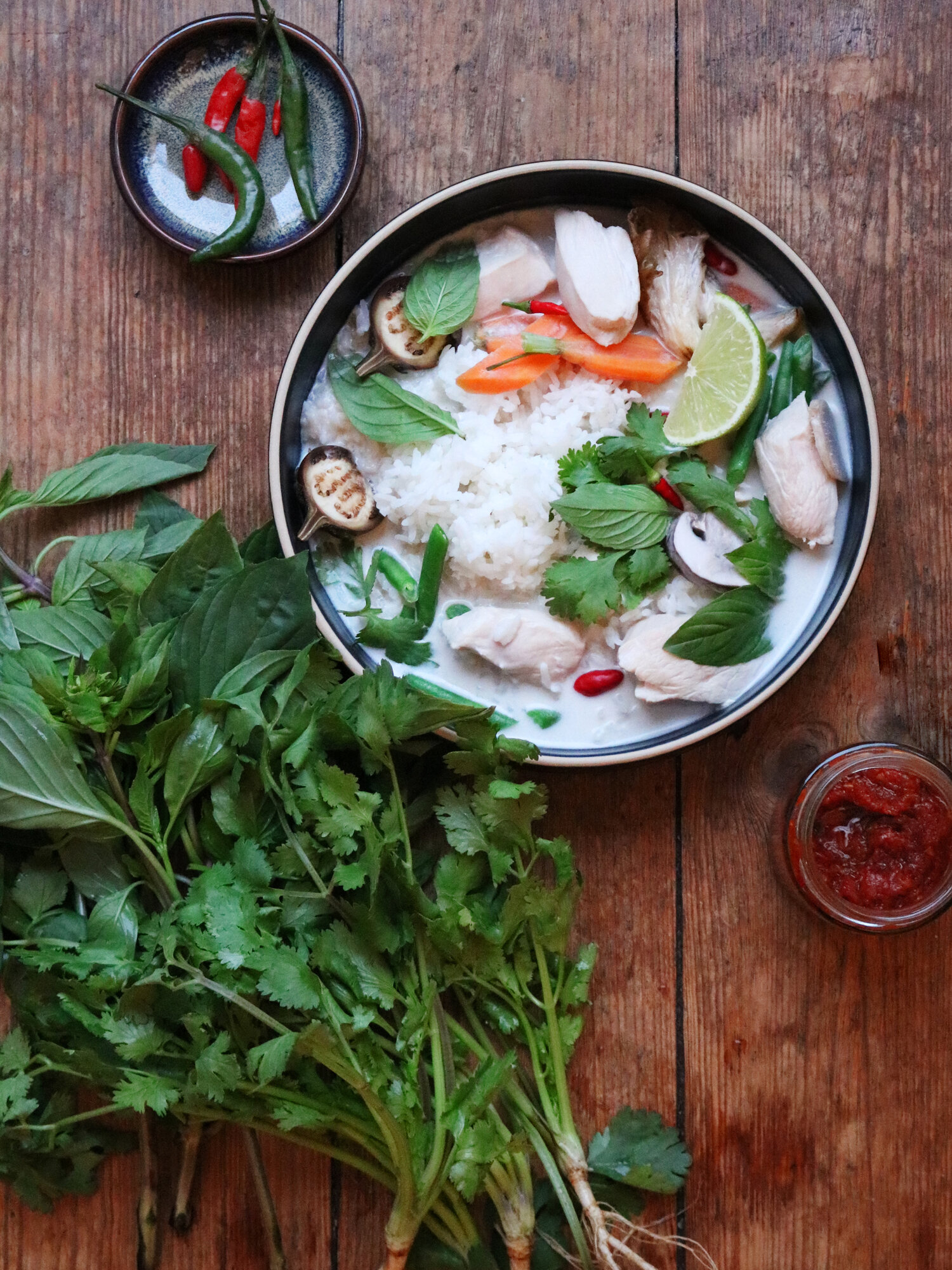 Tom Kha Gai – Thailändische Kokossuppe mit Huhn — nommunch.com