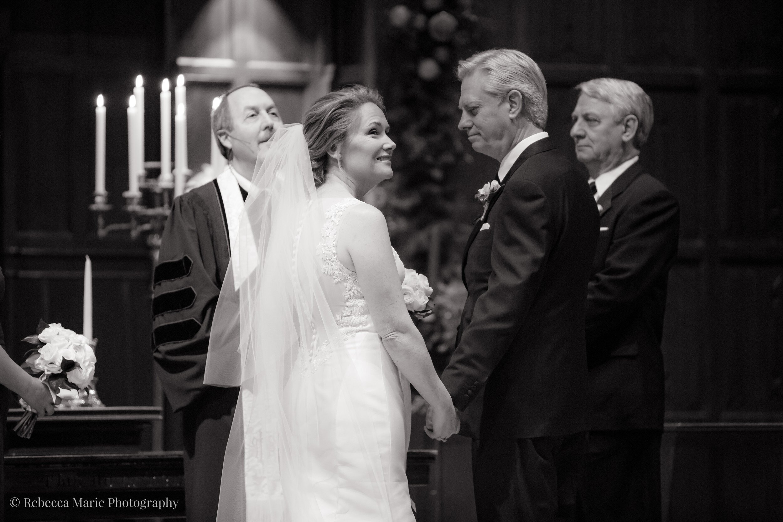 intimate-christmas-wedding-chicago-rebecca-marie-photography_0022