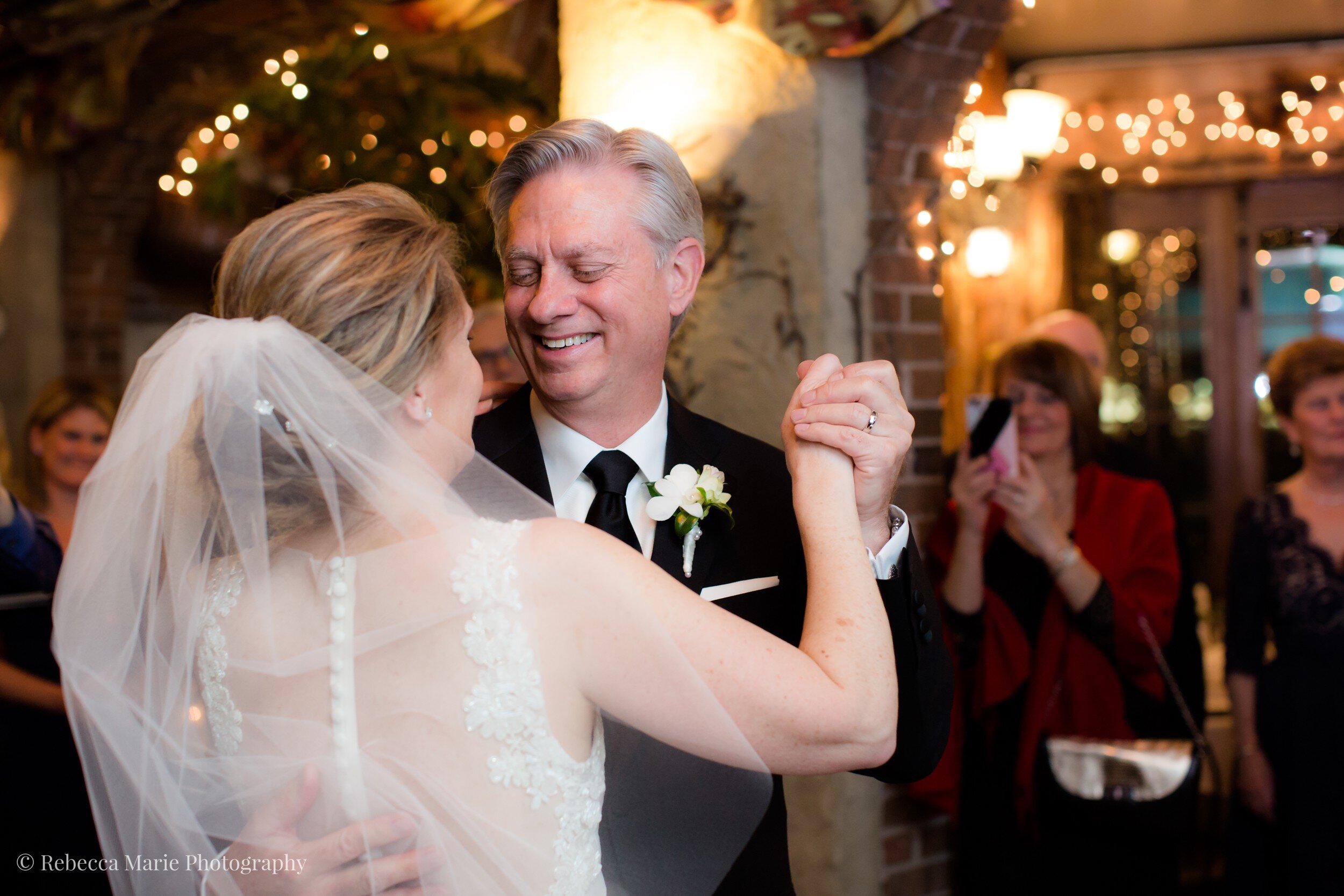 intimate-christmas-wedding-chicago-rebecca-marie-photography_0014