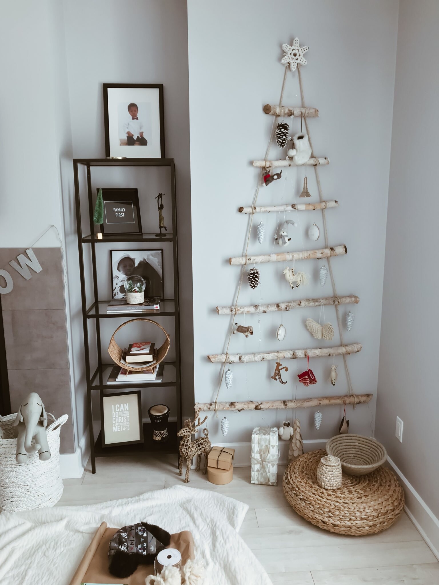 Driftwood Christmas tree tutorial // Christmas Interiors Ideas // Neutral décor for Christmas // Petite and Bold