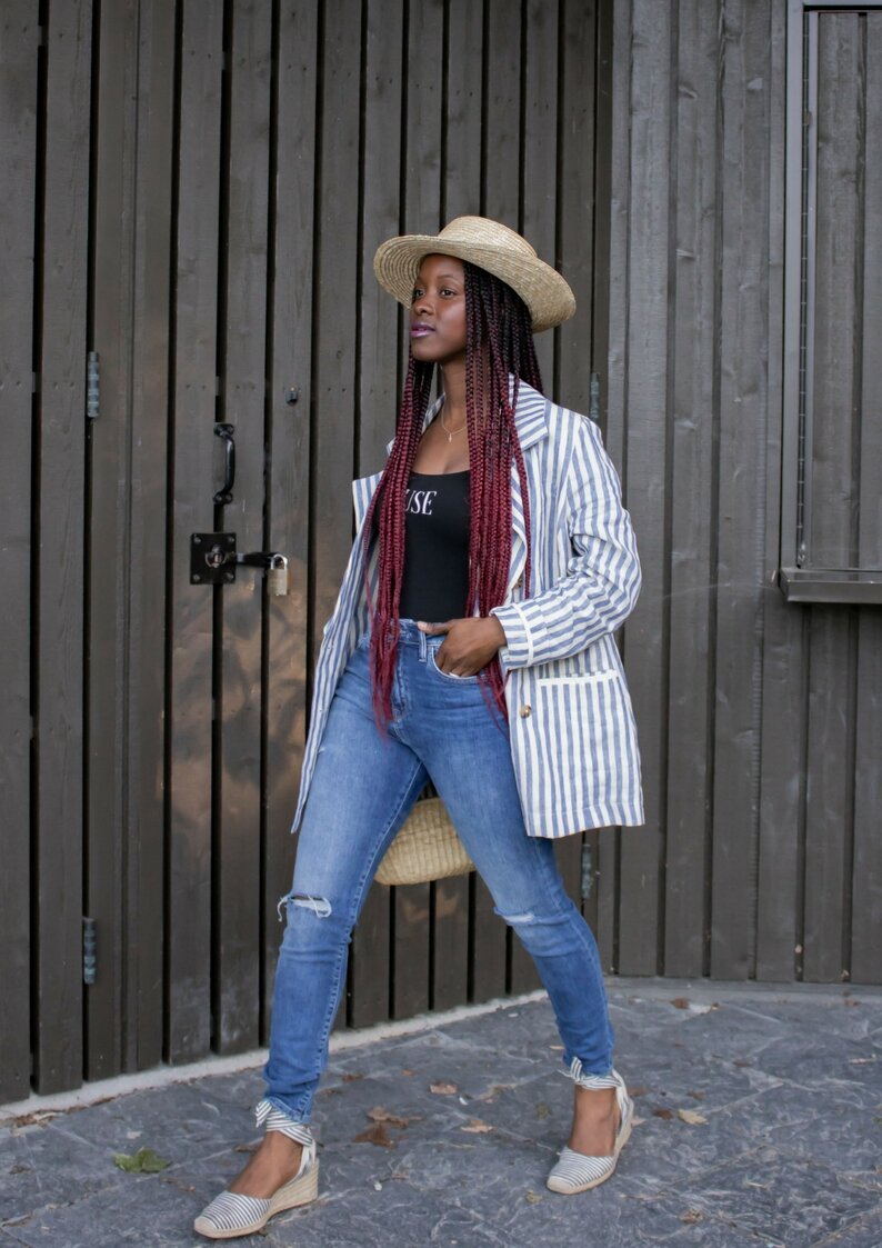 Montreal blogger, Petite and Bold, minimalist look for summer, linen striped vest