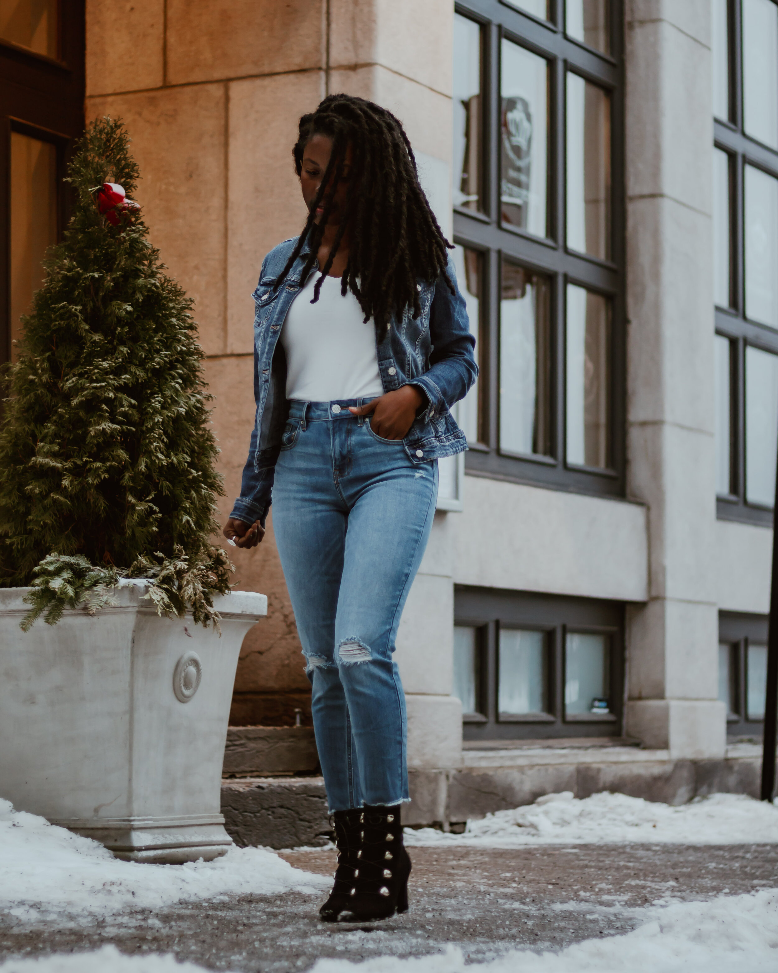 Canadian Tuxedo , canadian tuxedo styles , Reitmans jeans for petite , reitmans petite collection , petite and bold x reitmans, montreal fashion bloggers, black montreal fashion bloggers, la canadienne boots