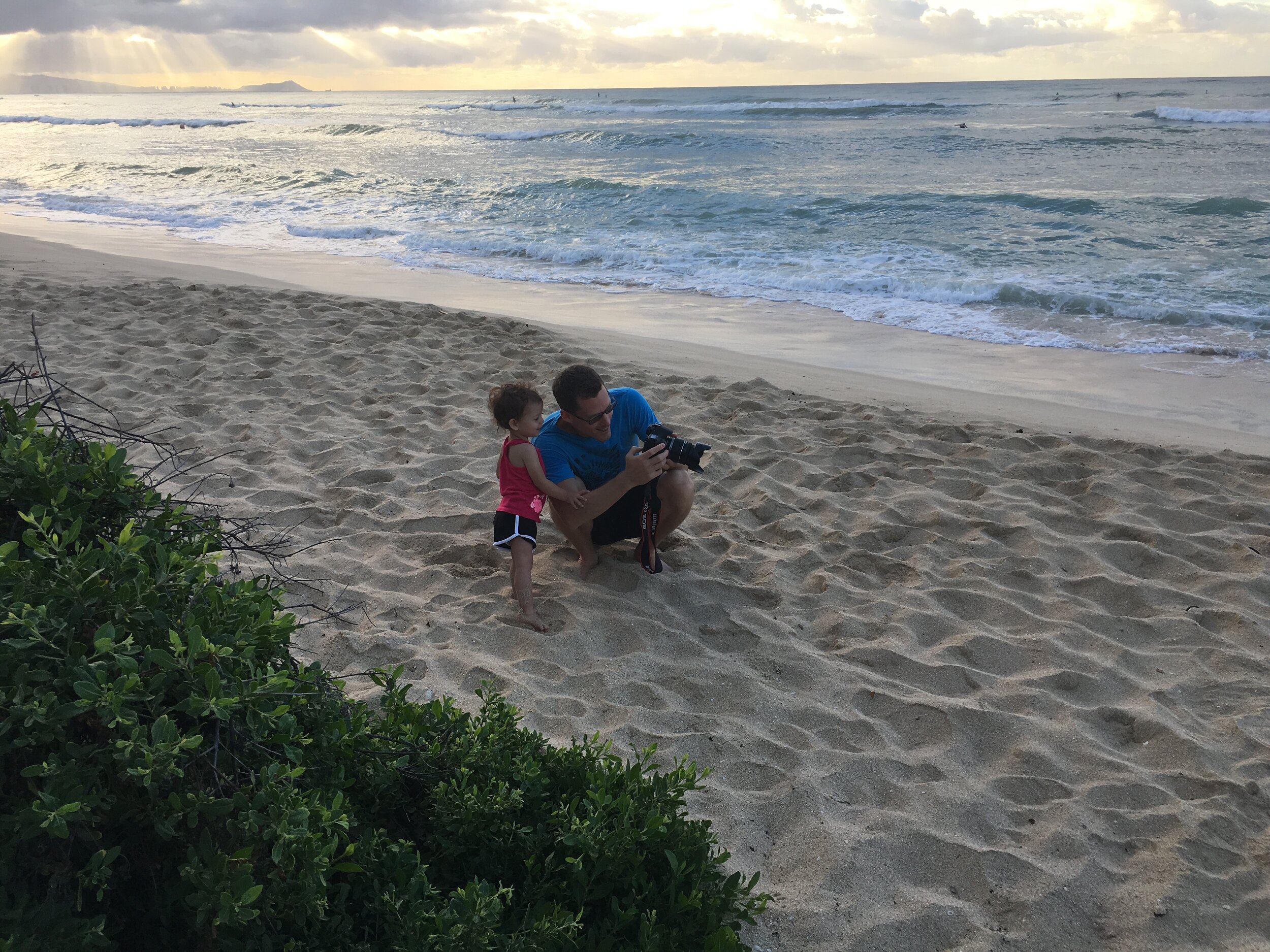 3 of the most amazing kid friendly beaches on Oahu. Visit shortsweetmom.com to see these must visit locations and more or pin for later.