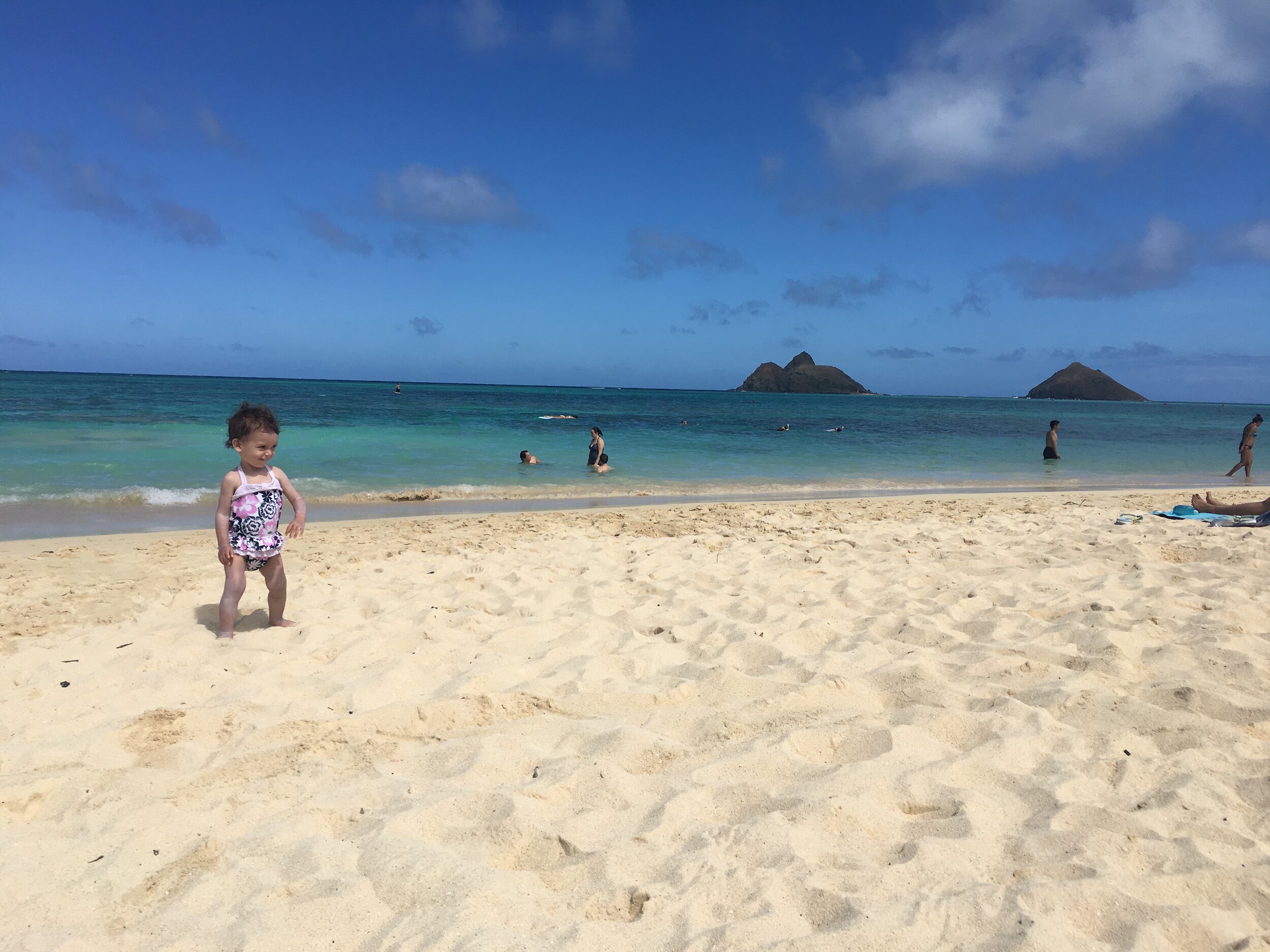 3 of the most amazing kid friendly beaches on Oahu. Visit shortsweetmom.com to see these must visit locations and more or pin for later.