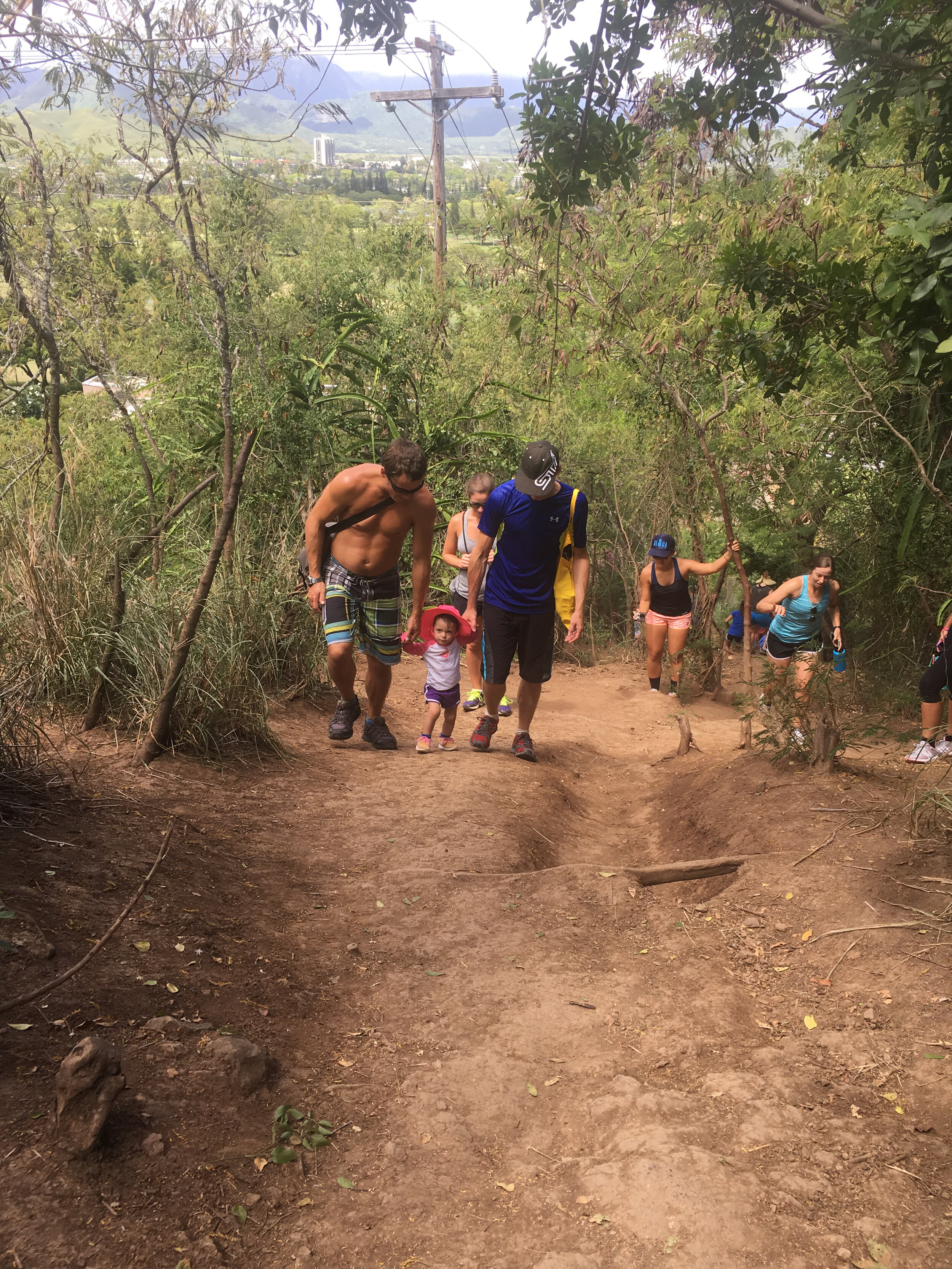 3 of the best kid friendly hikes on Oahu. Visit shortsweetmom.com to learn more about these must see locations or pin for later.
