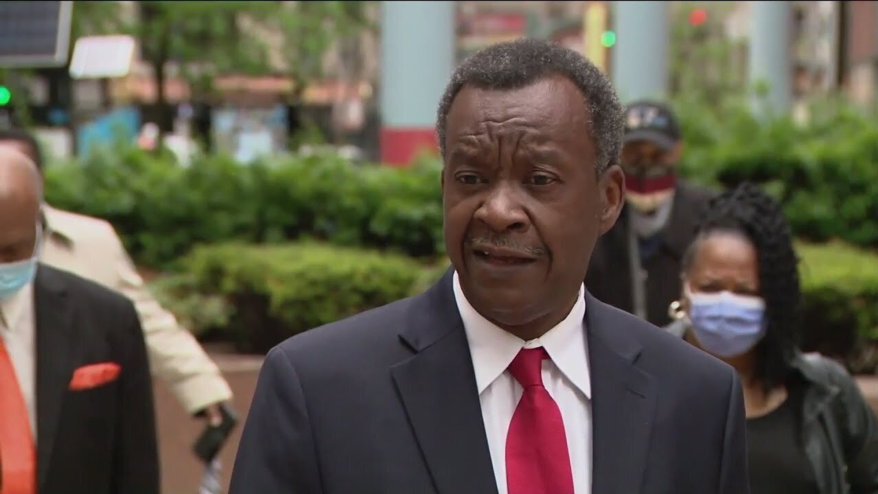 Willie Wilson continues giving campaign on West Side - Austin