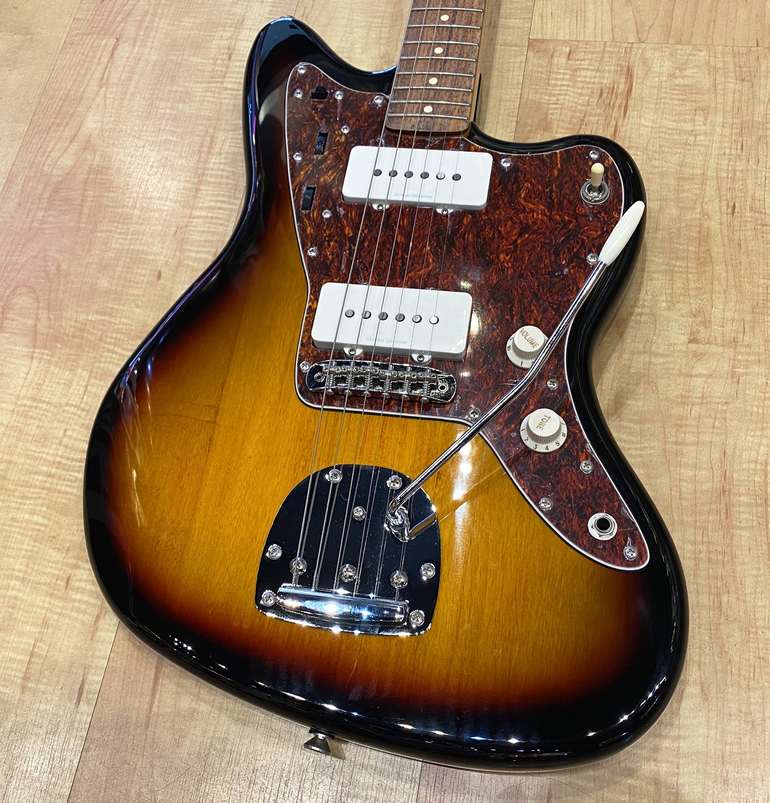 Squier Classic Vibe '60s Jazzmaster Electric Guitar 3-Color Sunburst — Andy  Babiuk's Fab Gear