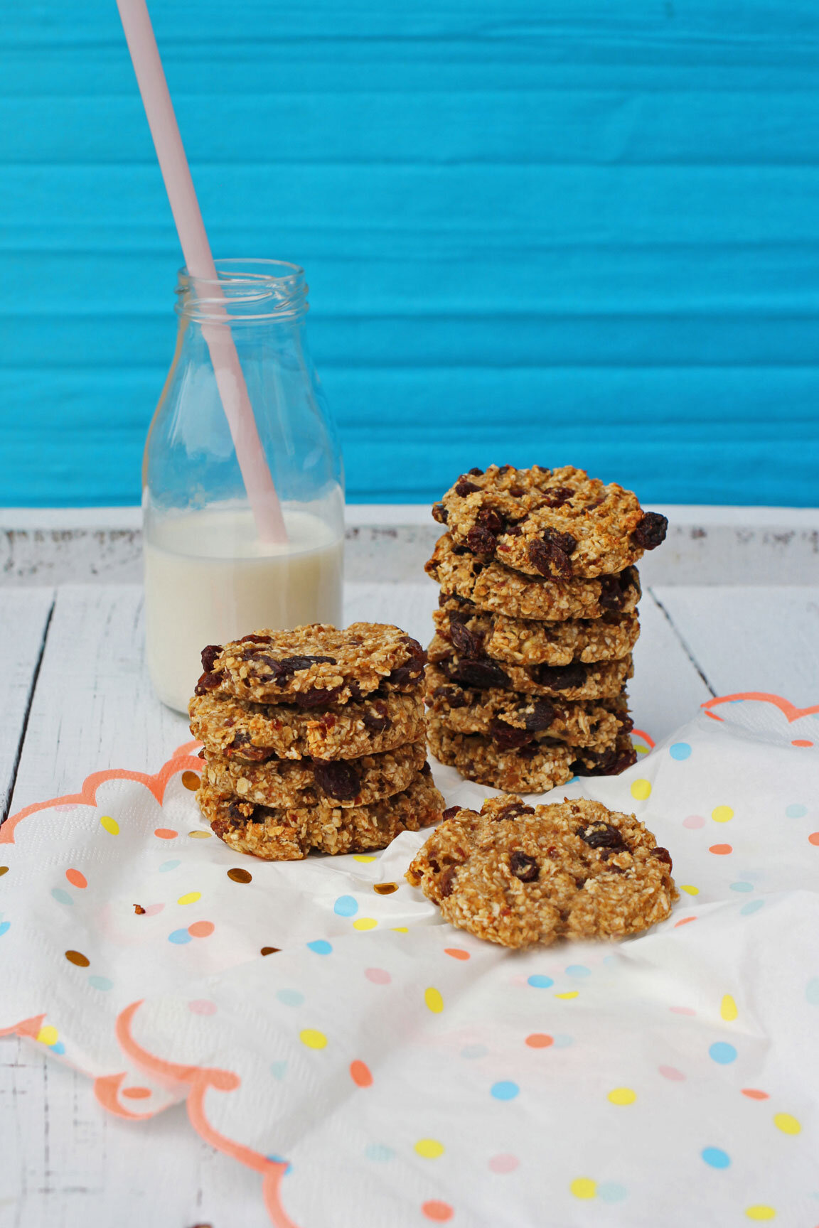 Date and Raisin Oatmeal Cookies | The Mother Cooker