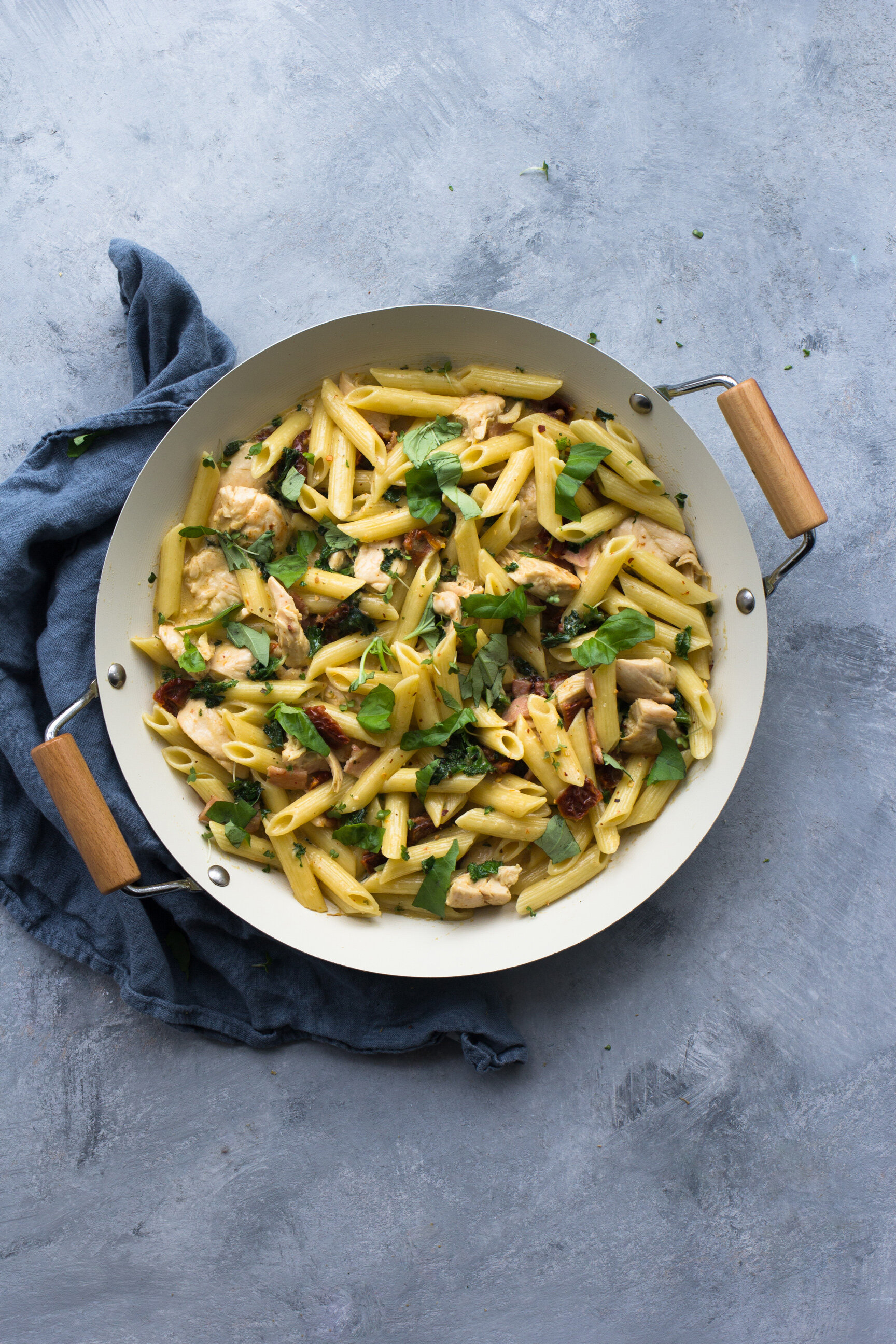 Creamy Sundried Tomato and Kale Pasta | The Mother Cooker