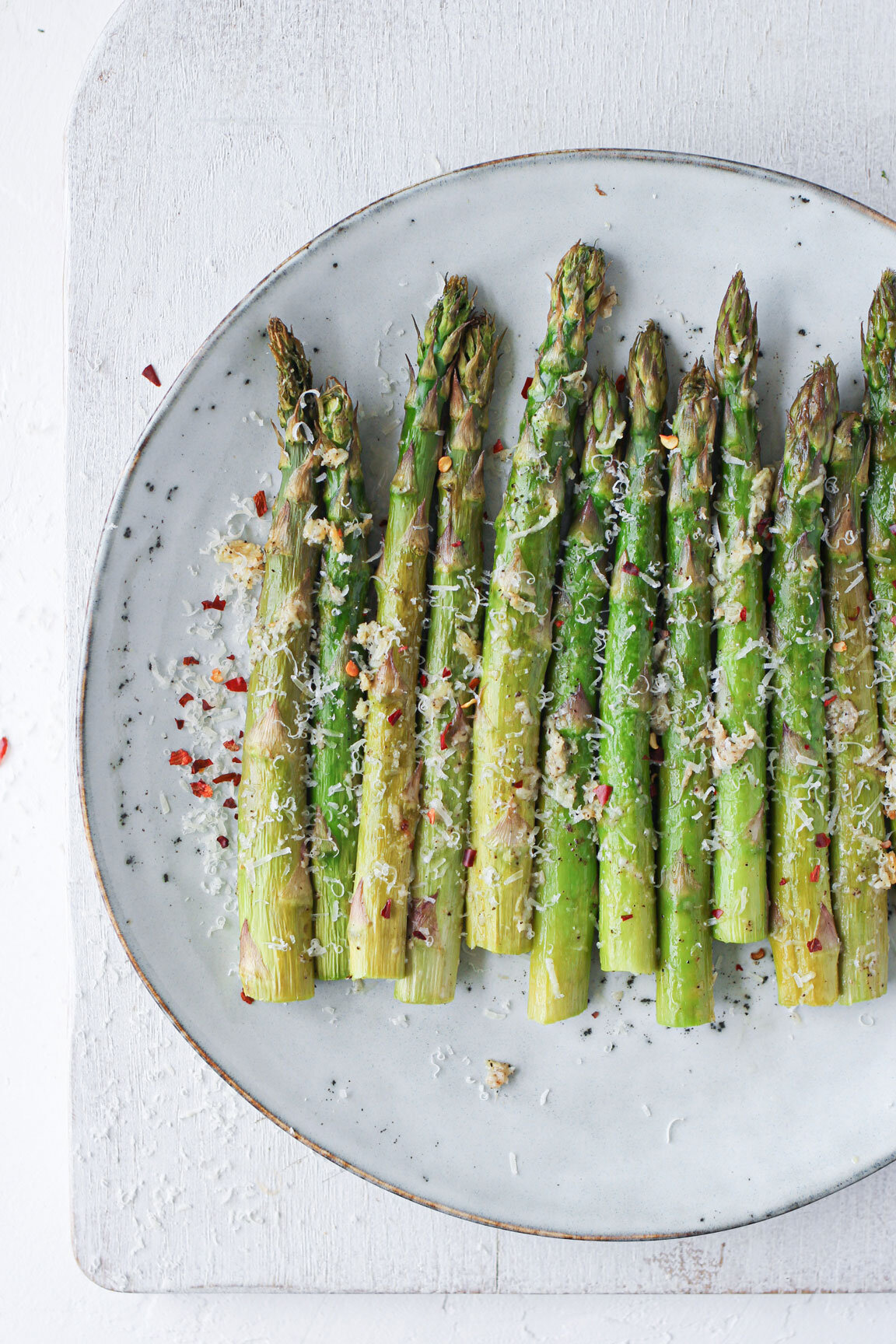Roasted Garlic and Parmesan Asparagus | The Mother Cooker