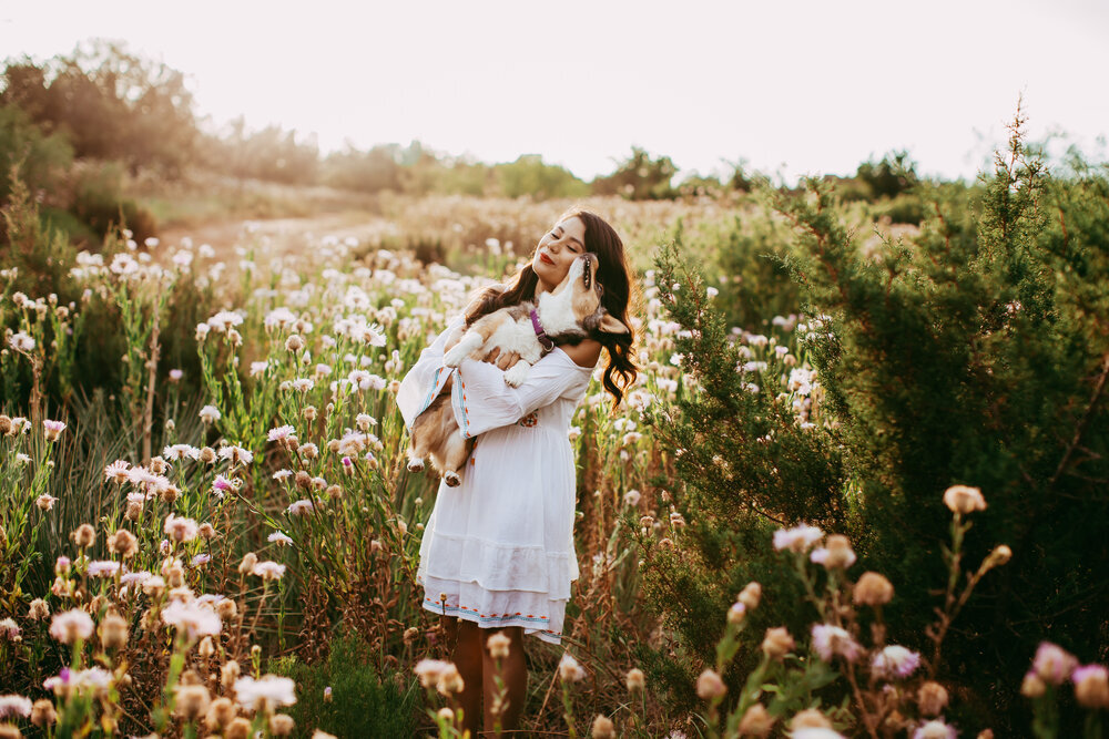  Holding puppy in a field of wildflowers. There’s nothing better! #tealawardphotography #texasphotographer #amarillophotography #amarillophotographer #lifestylephotography #emotionalphotography #photoshoot #family #puppylove #purejoy #puppyphotos #lifestyleinteraction 