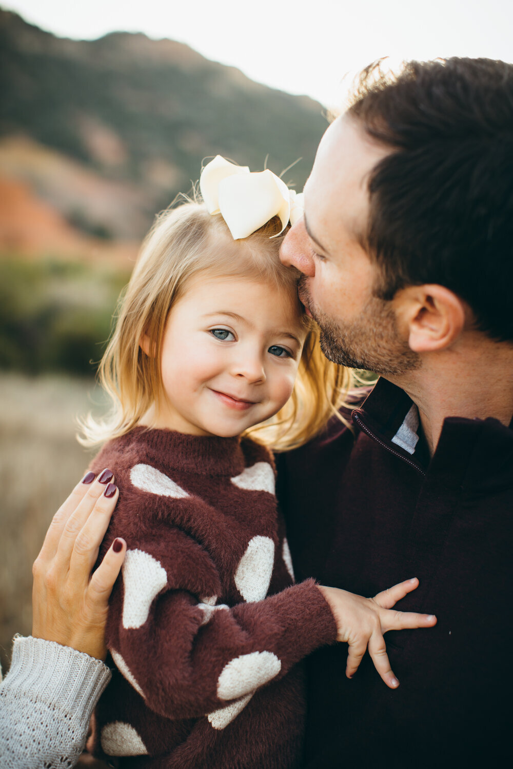 Sweet kiss on the forehead from dad as this little girl smiles at the camera #tealawardphotography #texasfamilyphotographer #amarillophotographer #amarillofamilyphotographer #lifestylephotography #emotionalphotography #familyphotoshoot #family #5waystousephotos #photoprints #familyphotoalbum #photogifts #actuallyusethem 