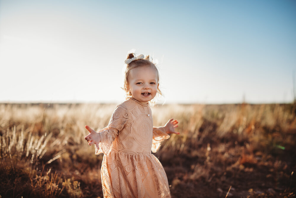  Wild and free, this little girl was so happy and content in from of the camera! This holiday photo session was like Christmas for me! #tealawardphotography #texasfamilyphotographer #amarillophotographer #amarillofamilyphotographer #emotionalphotography #familyphotoshoot #family #purejoy #familyphotos #naturalfamilyinteraction #neutralcolorpalette #holidayphotos #forgoingtradition 