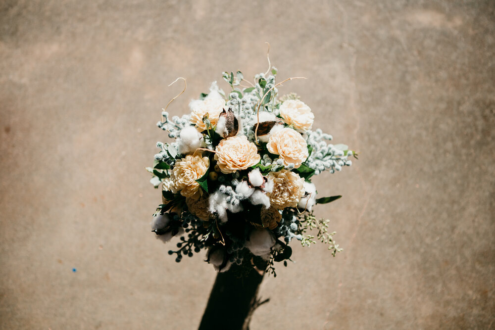  The brides bouquet featuring bright white and off white flowers #tealawardphotography #texasweddings #amarillophotographer #amarilloweddingphotographer #emotionalphotography #intimateweddingphotography #weddingday #weddingphotos #texasphotographer #inspiredwedding #intimatewedding #weddingformals #bigday #portraits 