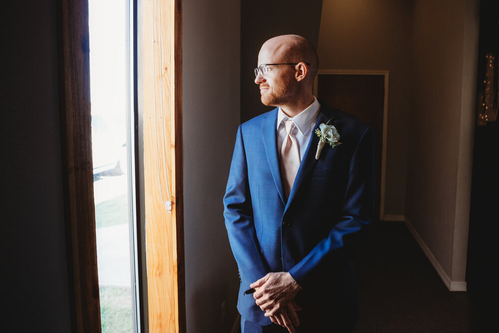  The groom waiting patiently for his gorgeous bride #tealawardphotography #texasweddings #amarillophotographer #amarilloweddingphotographer #emotionalphotography #intimateweddingphotography #weddingday #weddingphotos #texasphotographer #inspiredwedding #intimatewedding #weddingformals #bigday #portraits 