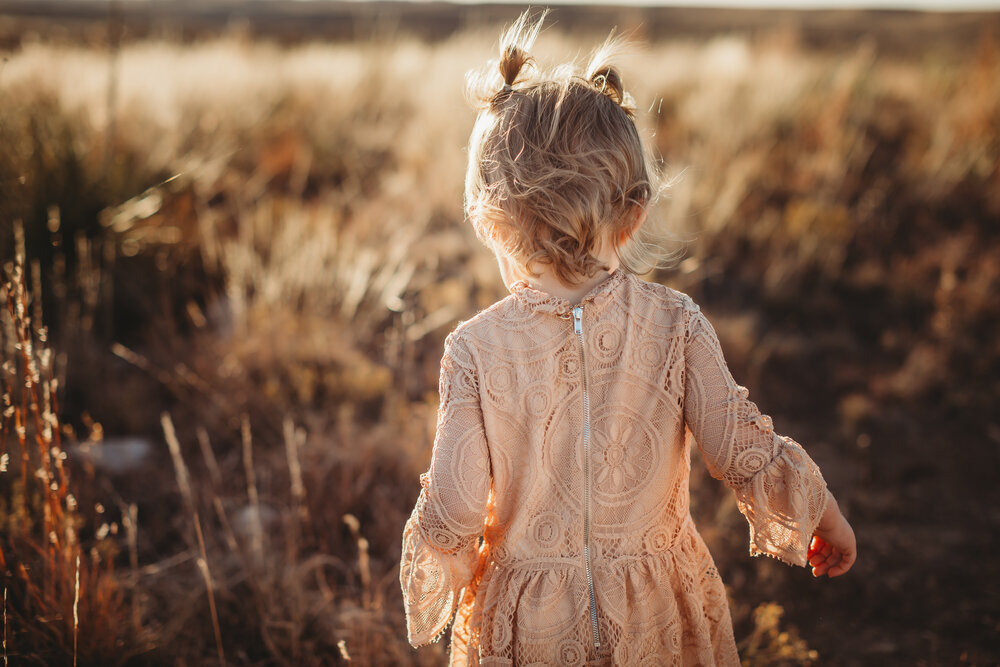  Let her explore and be wild. She is only little for so long. I love catching her curiosity in photos #tealawardphotography #texasfamilyphotographer #amarillophotographer #amarillofamilyphotographer #emotionalphotography #familyphotoshoot #family #purejoy #familyphotos #naturalfamilyinteraction #neutralcolorpalette #holidayphotos #forgoingtradition 
